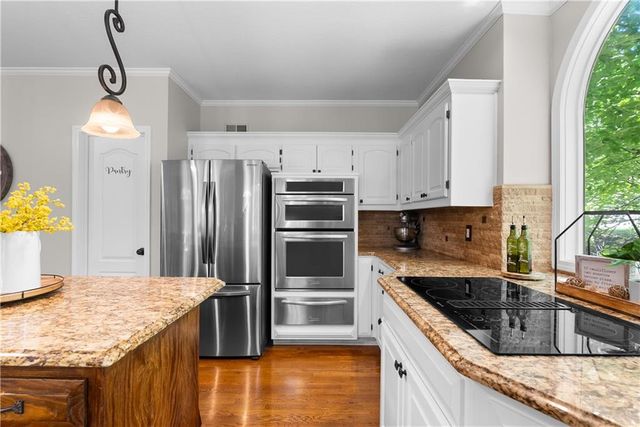 4208 NE Courtney Drive, Lee's Summit, MO 64064