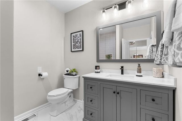4208 NE Courtney Drive, Lee's Summit, MO 64064