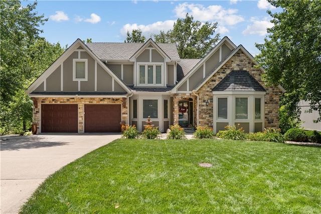 4208 NE Courtney Drive, Lee's Summit, MO 64064