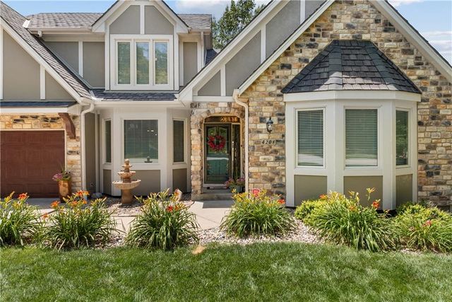 4208 NE Courtney Drive, Lee's Summit, MO 64064