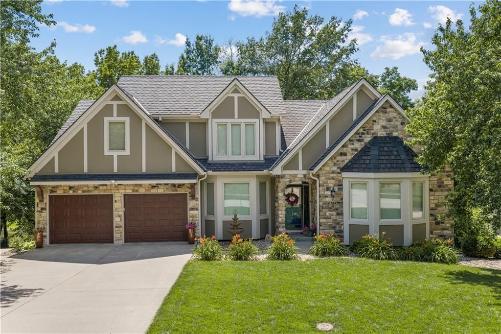 4208 NE Courtney Drive, Lee's Summit, MO 64064