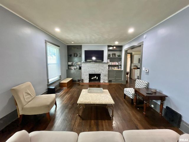 631 5TH Avenue S, Clinton, IA 52732