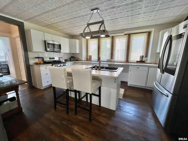 631 5TH Avenue S, Clinton, IA 52732