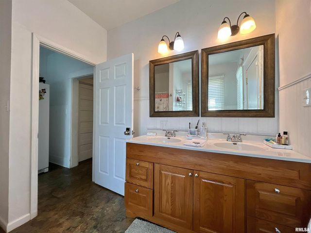 631 5TH Avenue S, Clinton, IA 52732