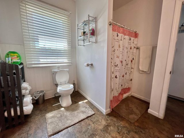 631 5TH Avenue S, Clinton, IA 52732