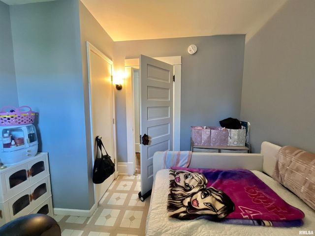 631 5TH Avenue S, Clinton, IA 52732