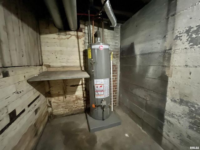 631 5TH Avenue S, Clinton, IA 52732