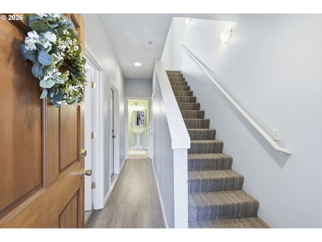 844 Se WOODROW Ln, Hillsboro, OR 97123