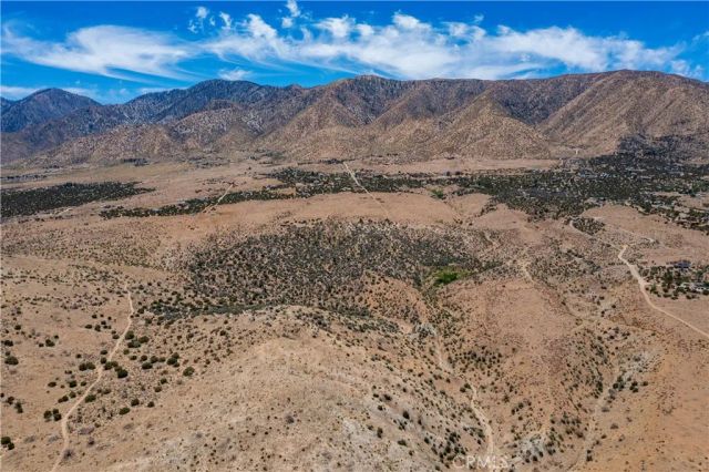 28 118th East, Littlerock, CA 93543