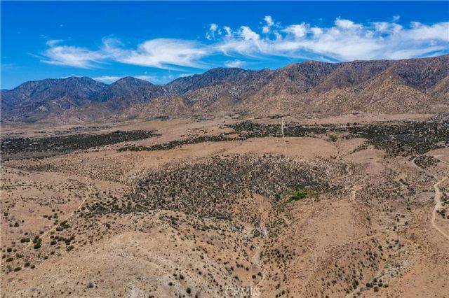 28 118th East, Littlerock, CA 93543