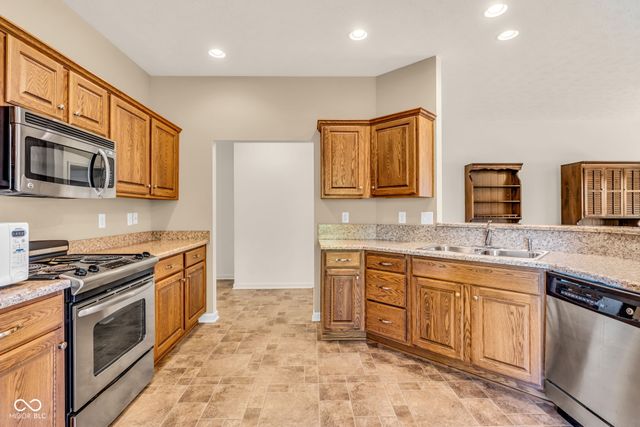 980 Blossom Court, Greenfield, IN 46140