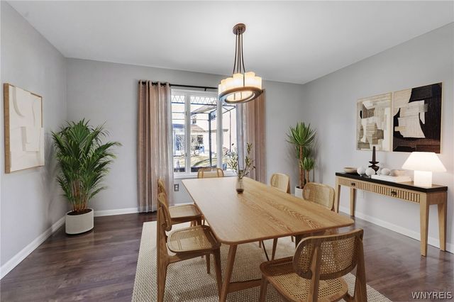 8 Amsley Ct, Amherst, NY 14051