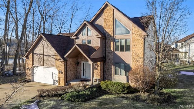 8 Amsley Ct, Amherst, NY 14051