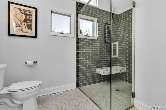 8 Amsley Ct, Amherst, NY 14051