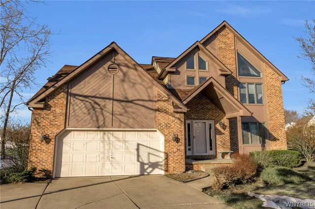 8 Amsley Ct, Amherst, NY 14051