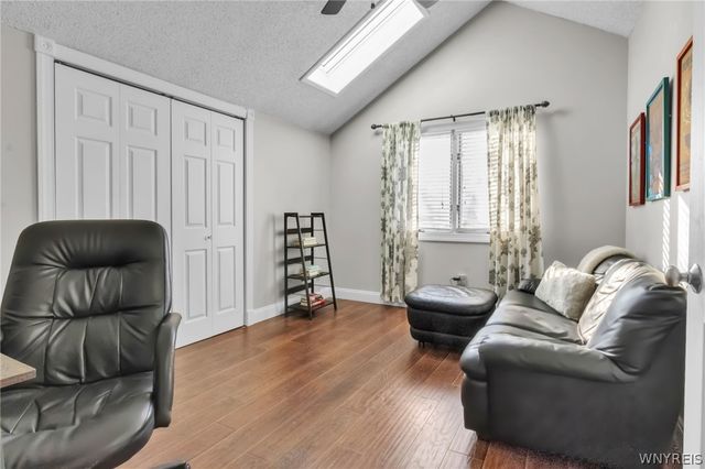 8 Amsley Ct, Amherst, NY 14051