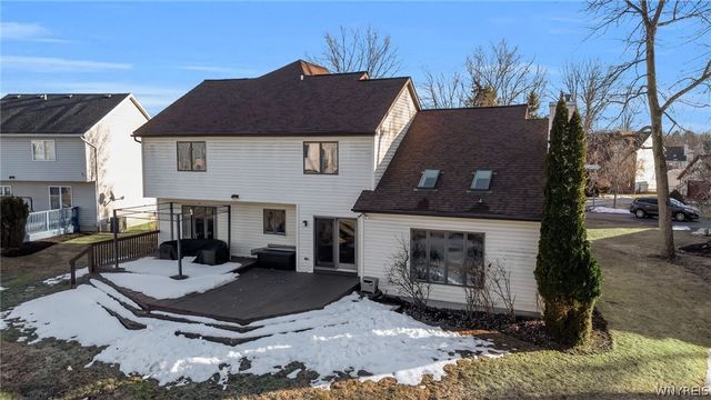 8 Amsley Ct, Amherst, NY 14051