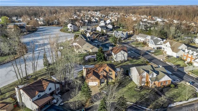 8 Amsley Ct, Amherst, NY 14051