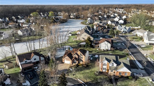 8 Amsley Ct, Amherst, NY 14051