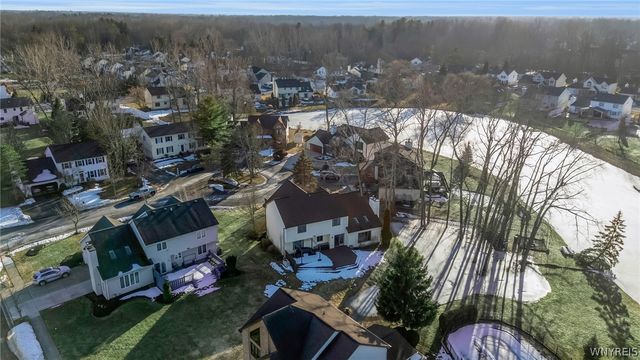 8 Amsley Ct, Amherst, NY 14051