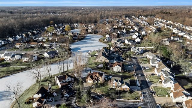 8 Amsley Ct, Amherst, NY 14051