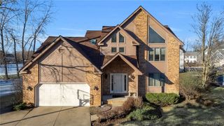 8 Amsley Ct, Amherst, NY 14051