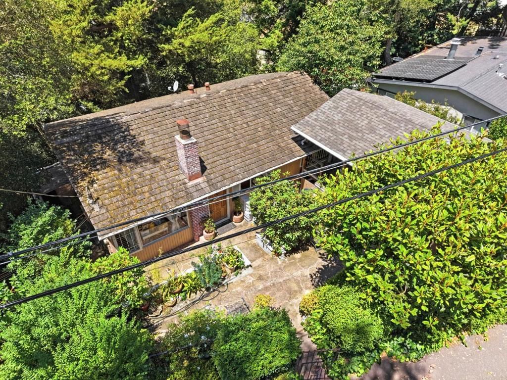Image 10 of property listing at 7020 Saroni Drive, Oakland, CA 94611