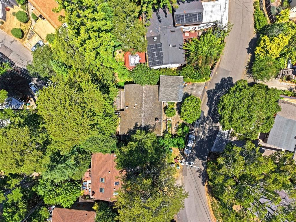 Image 14 of property listing at 7020 Saroni Drive, Oakland, CA 94611