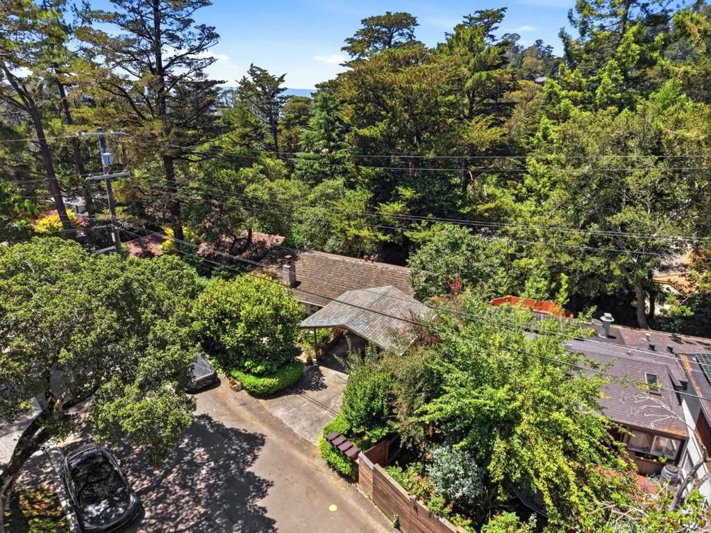 Image 17 of property listing at 7020 Saroni Drive, Oakland, CA 94611