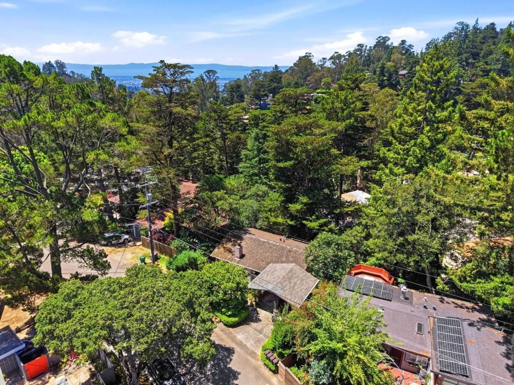 Image 18 of property listing at 7020 Saroni Drive, Oakland, CA 94611