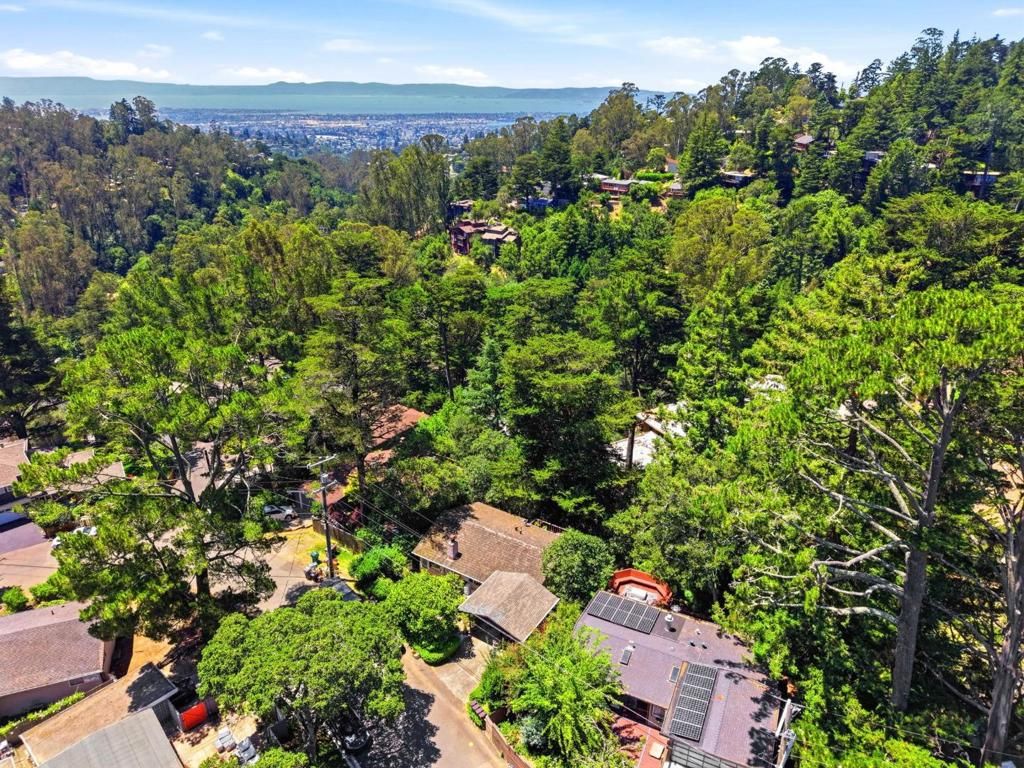 Image 19 of property listing at 7020 Saroni Drive, Oakland, CA 94611