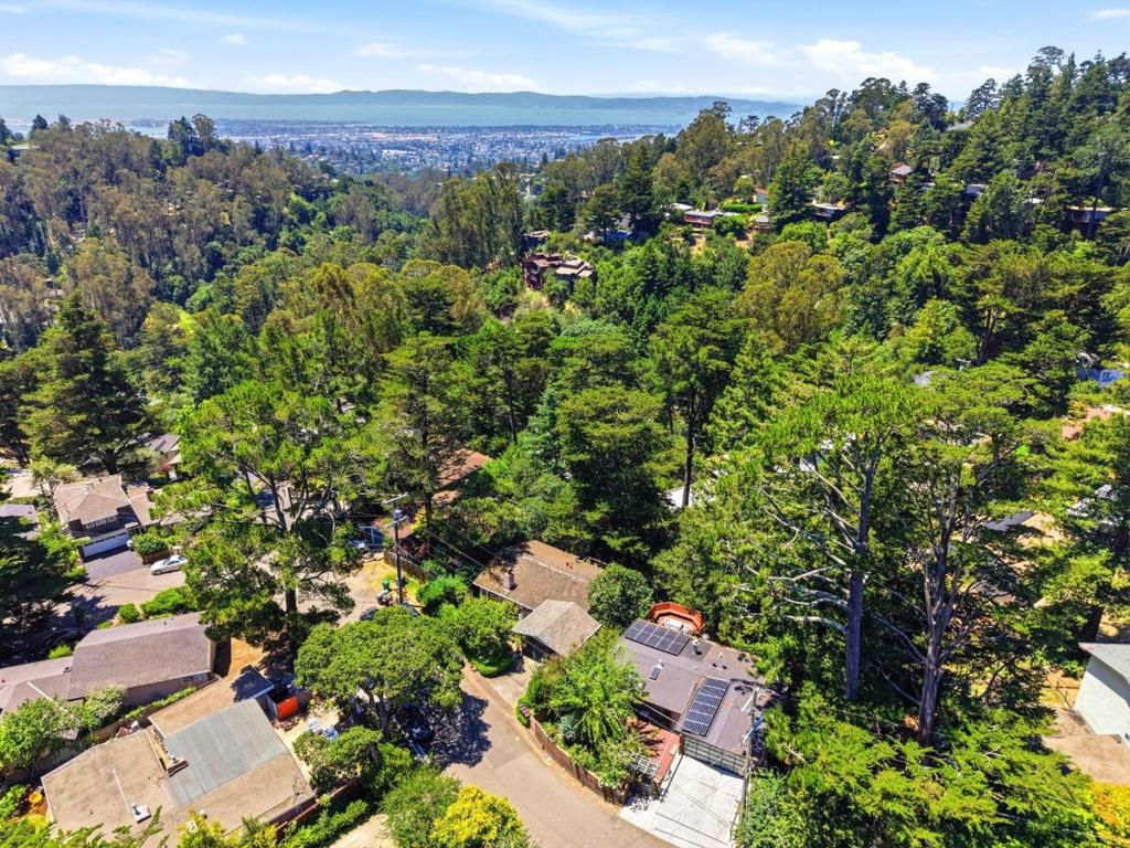 Image 20 of property listing at 7020 Saroni Drive, Oakland, CA 94611