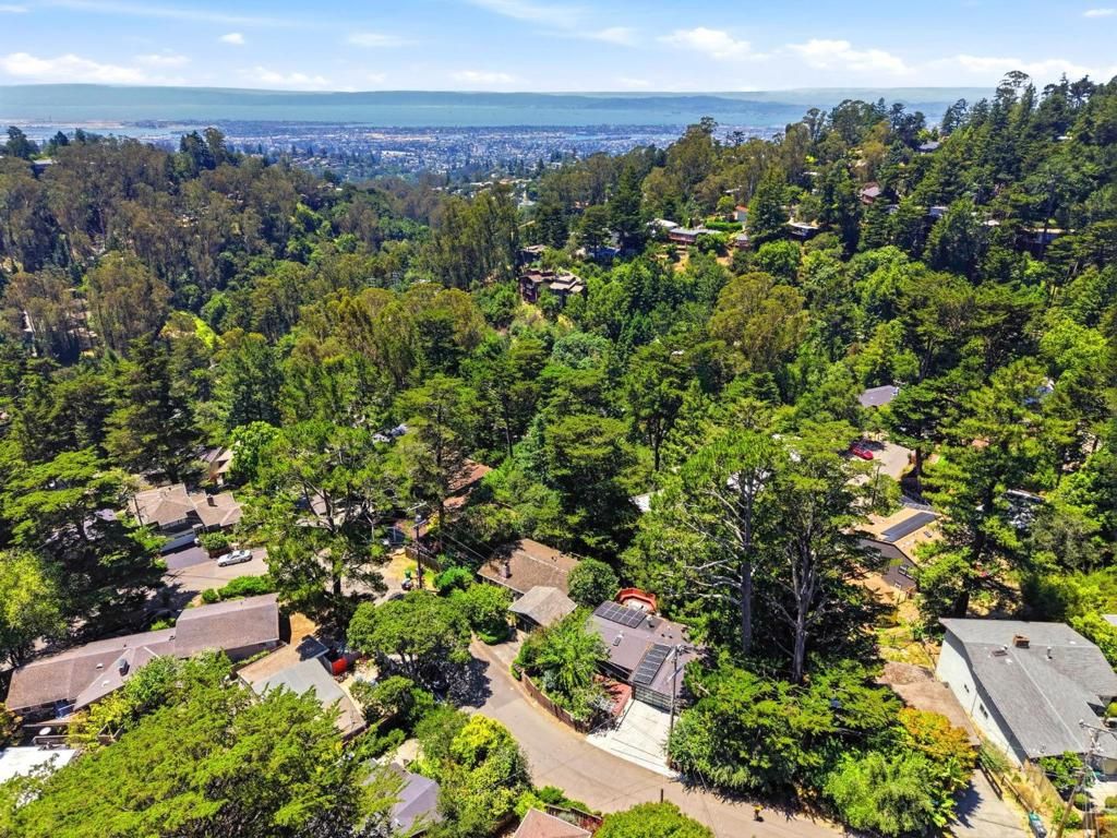 Image 21 of property listing at 7020 Saroni Drive, Oakland, CA 94611