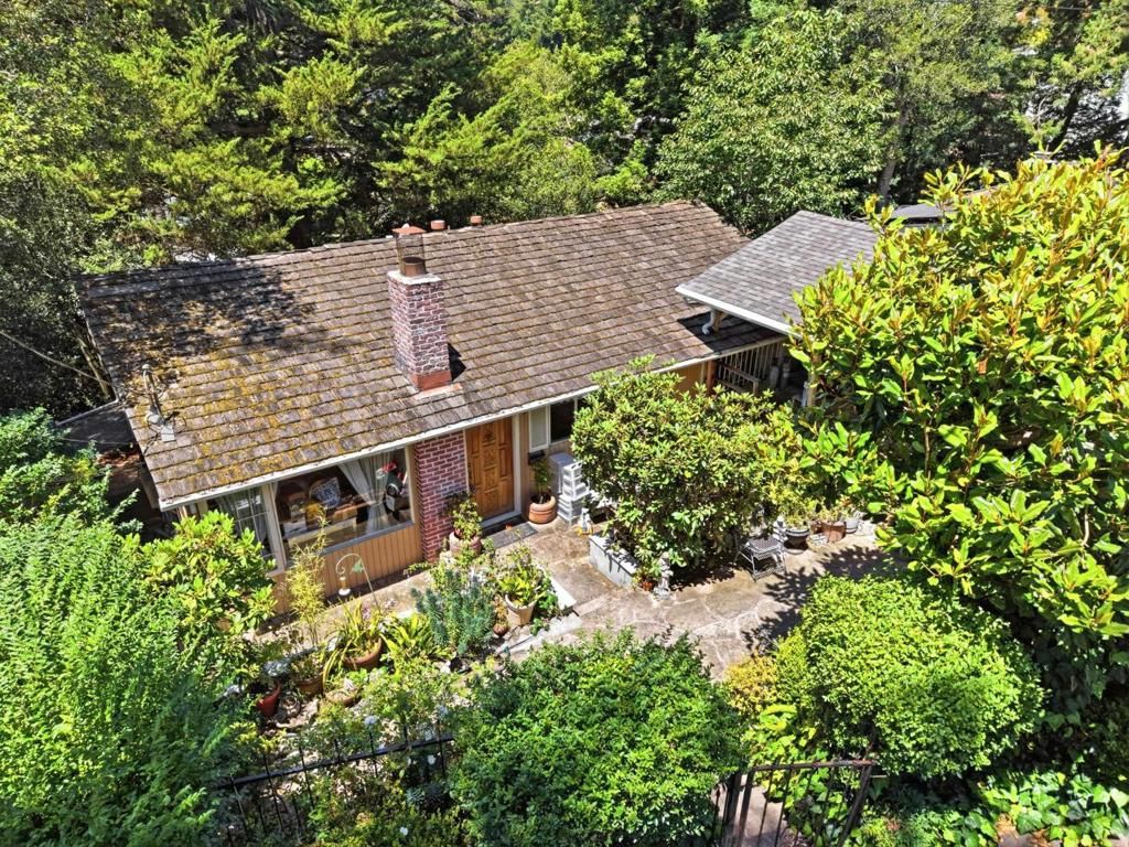 Image 6 of property listing at 7020 Saroni Drive, Oakland, CA 94611