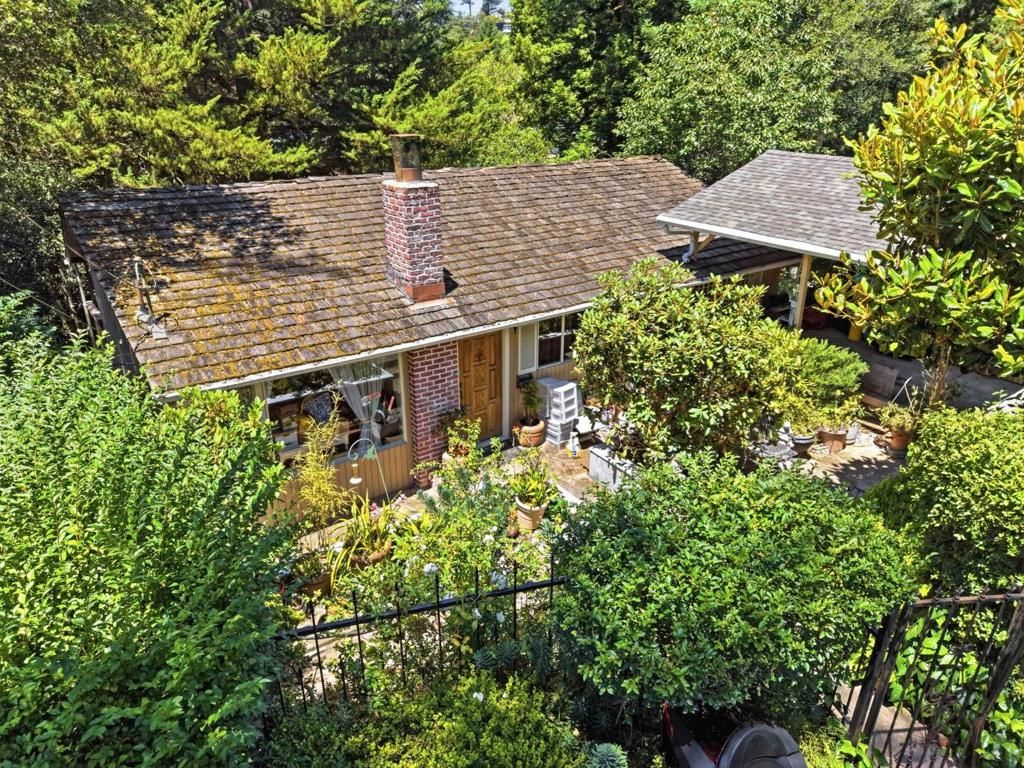 Image 8 of property listing at 7020 Saroni Drive, Oakland, CA 94611