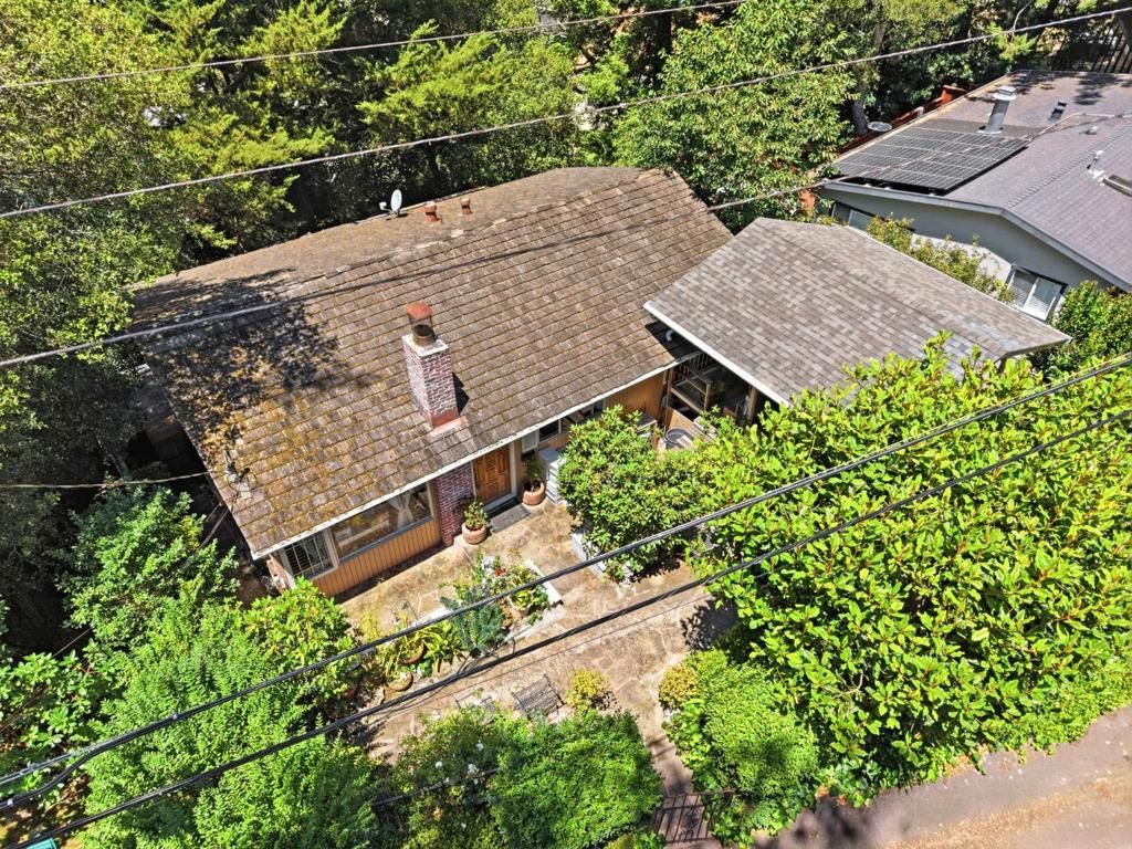 Image 9 of property listing at 7020 Saroni Drive, Oakland, CA 94611