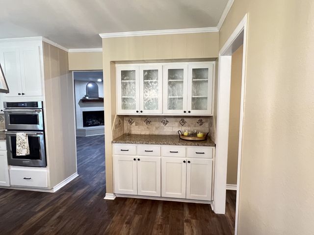 800 Western Hills Drive, Sherman, TX 75092