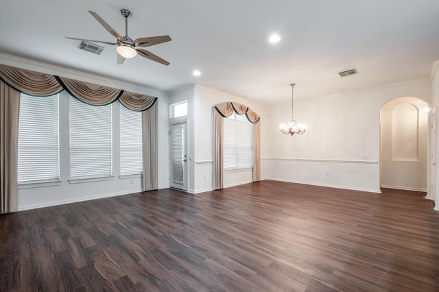 43 N Belfair Place, The Woodlands, TX 77382