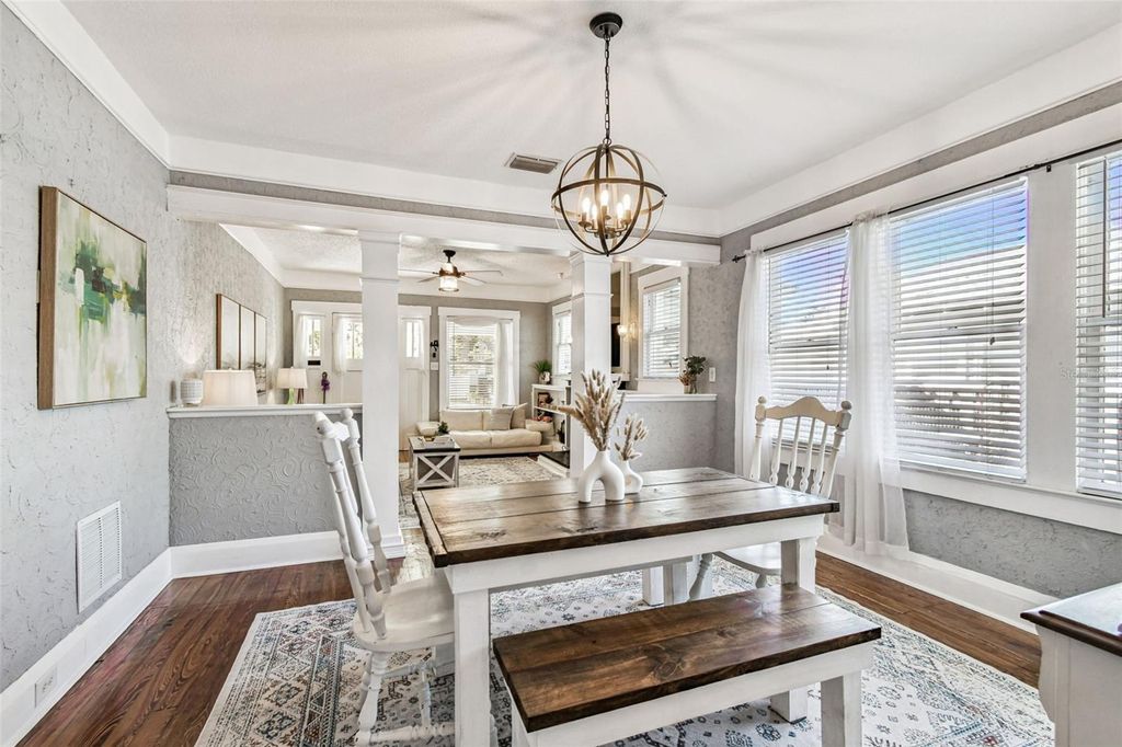 Image 11 of property listing at 906 E HAMILTON AVENUE, Tampa, FL 33604