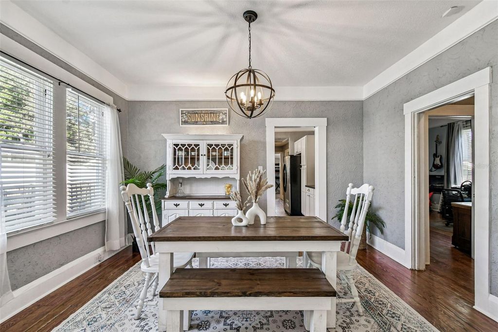 Image 12 of property listing at 906 E HAMILTON AVENUE, Tampa, FL 33604