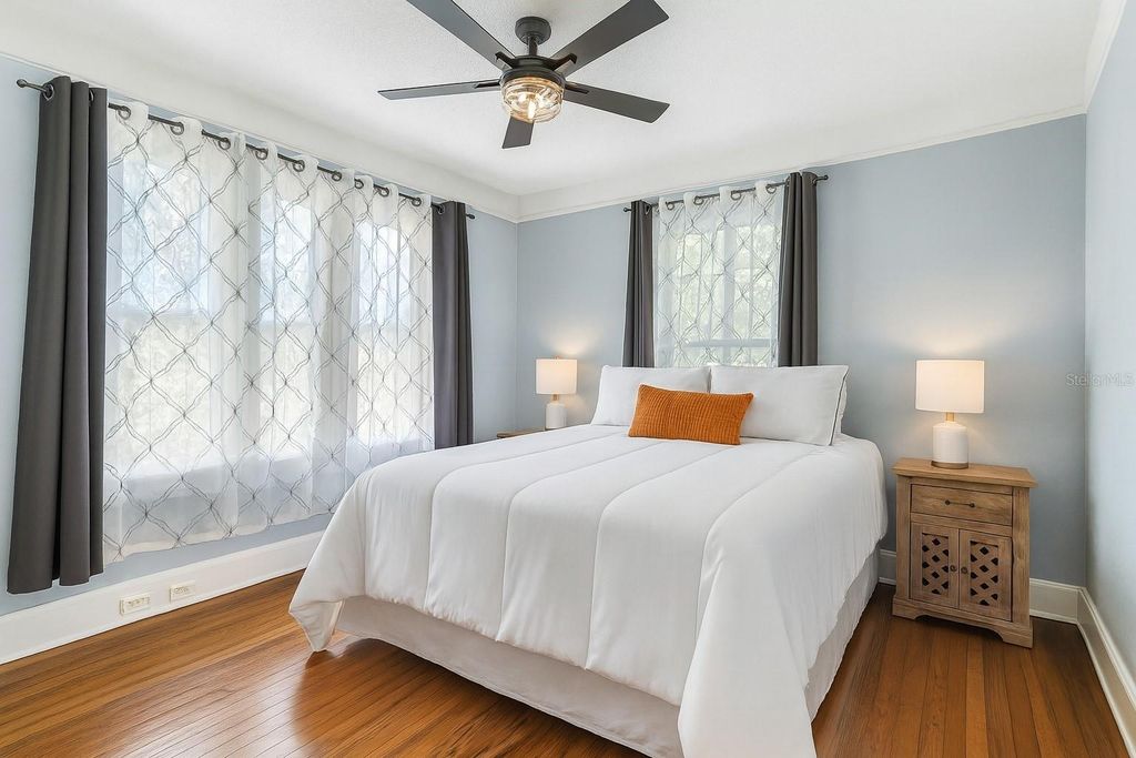 Image 20 of property listing at 906 E HAMILTON AVENUE, Tampa, FL 33604