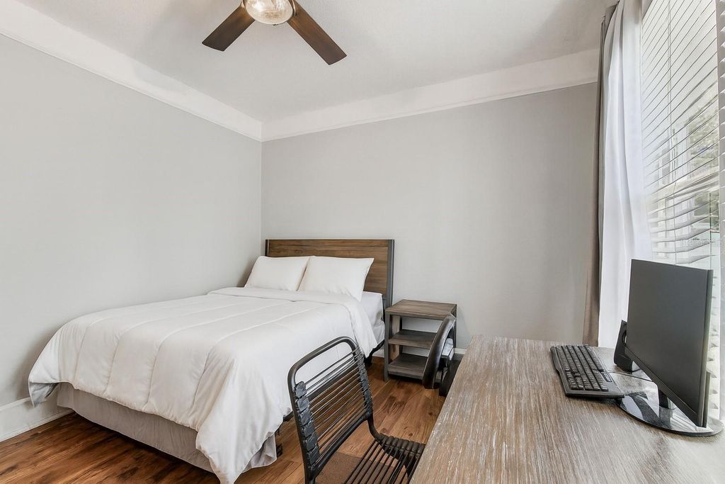 Image 25 of property listing at 906 E HAMILTON AVENUE, Tampa, FL 33604