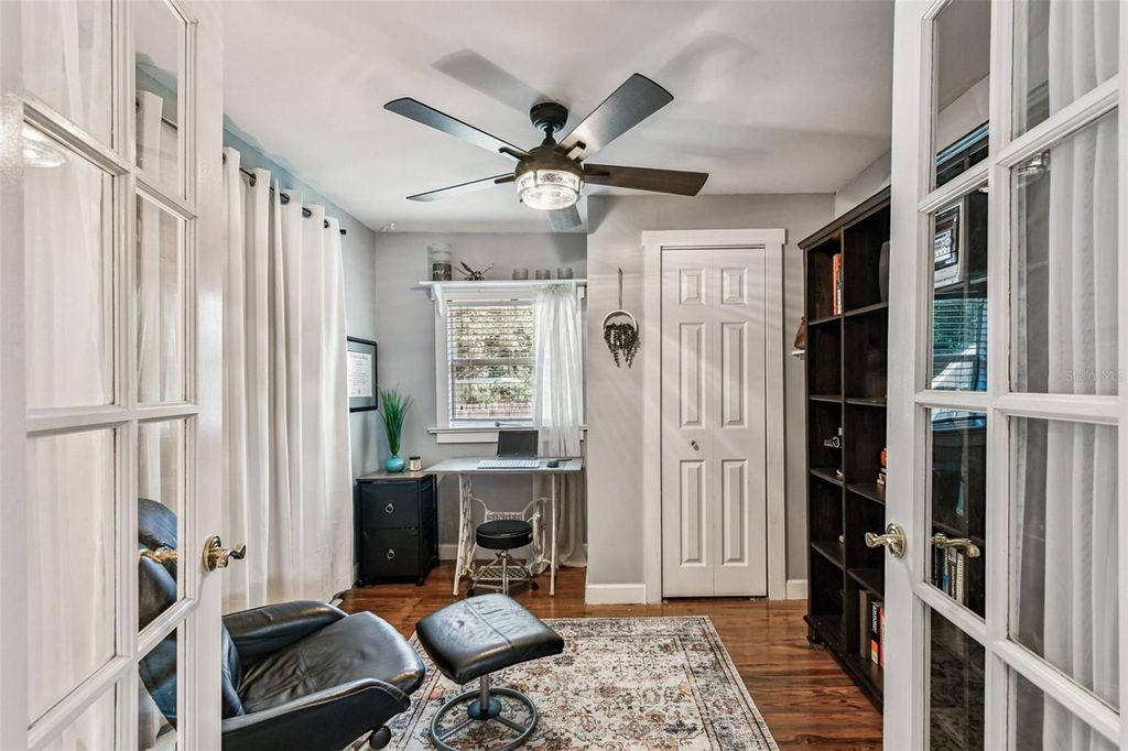 Image 26 of property listing at 906 E HAMILTON AVENUE, Tampa, FL 33604