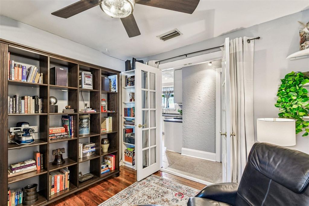 Image 27 of property listing at 906 E HAMILTON AVENUE, Tampa, FL 33604