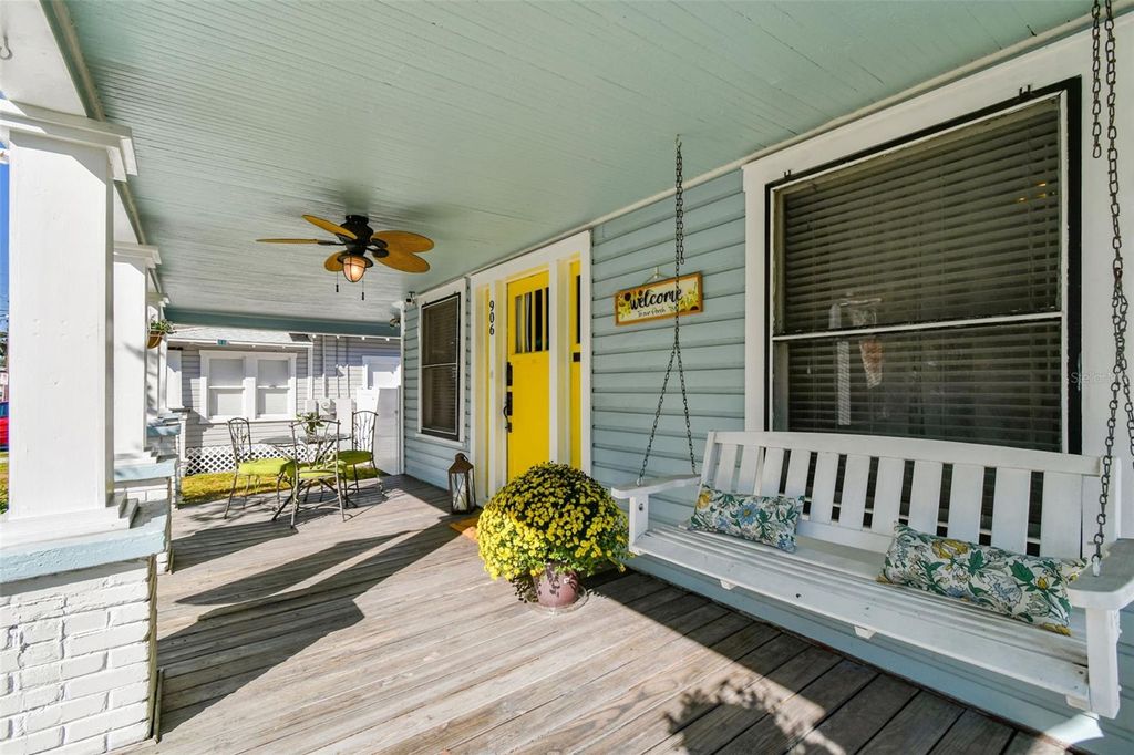 Image 4 of property listing at 906 E HAMILTON AVENUE, Tampa, FL 33604