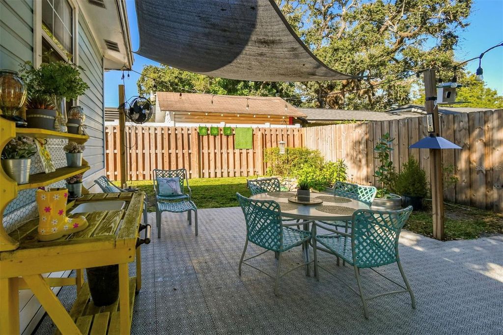 Image 34 of property listing at 906 E HAMILTON AVENUE, Tampa, FL 33604