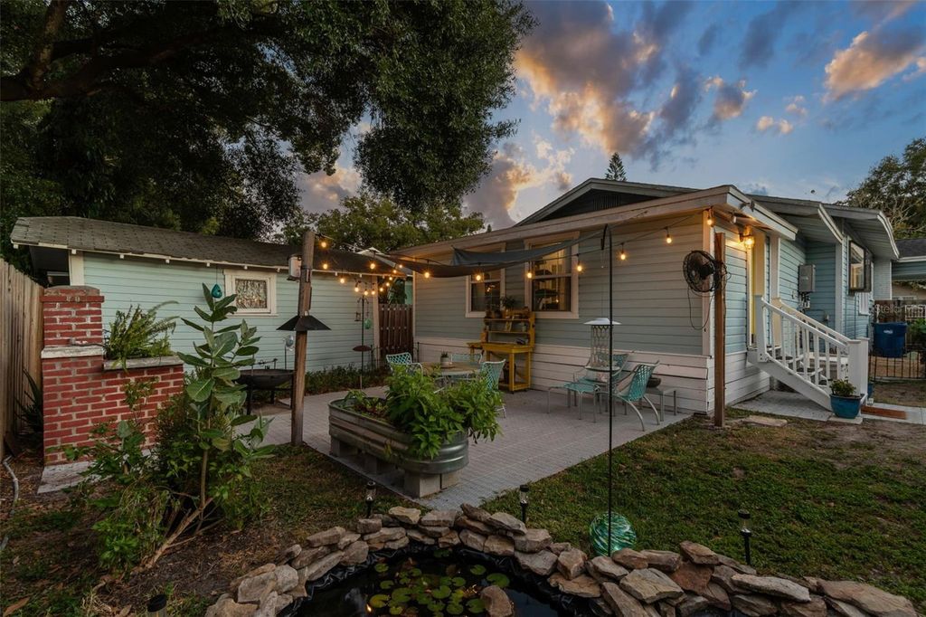 Image 38 of property listing at 906 E HAMILTON AVENUE, Tampa, FL 33604