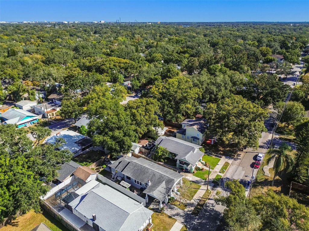 Image 44 of property listing at 906 E HAMILTON AVENUE, Tampa, FL 33604