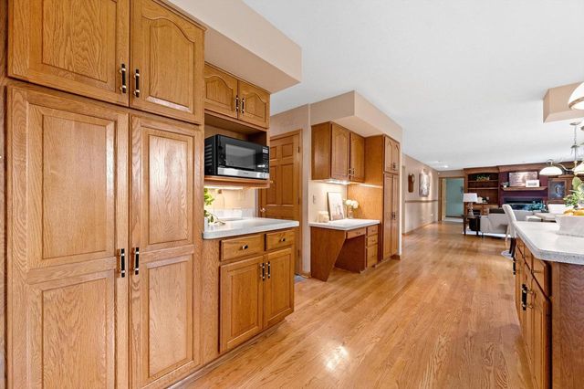 W299N1828 Windridge COURT, Pewaukee, WI 53072