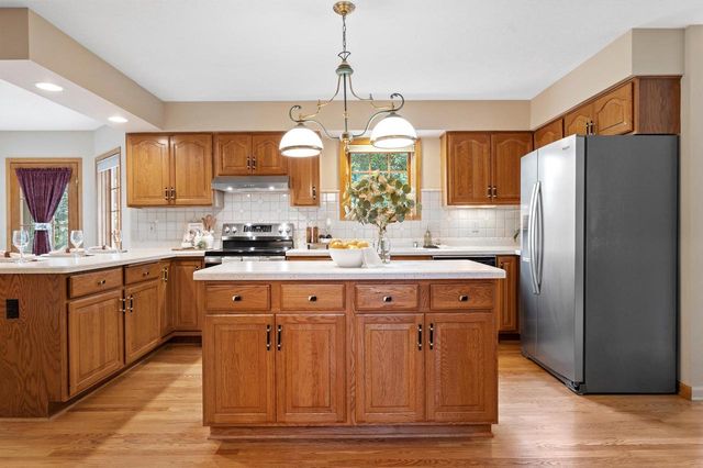 W299N1828 Windridge COURT, Pewaukee, WI 53072